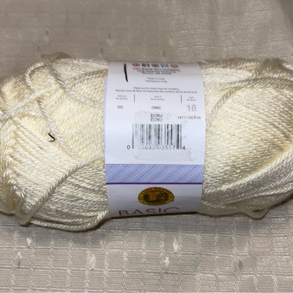 1 Skein Lion Brand Basic Stitch Anti-Yarn - Picture 4 of 6
